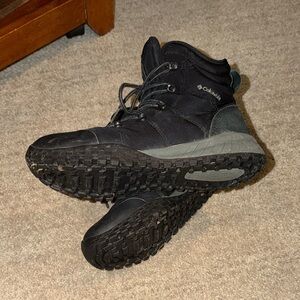 Columbia waterproof Men's Black and Gray Snow Boots